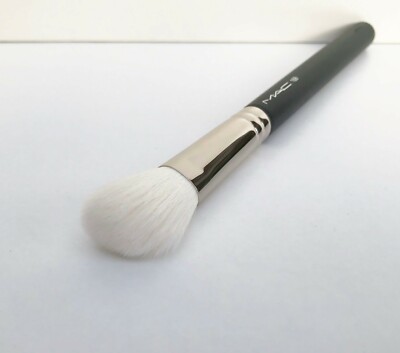 1x MAC 168 Synthetic Large Angled Contour Brush, Full Size, Brand