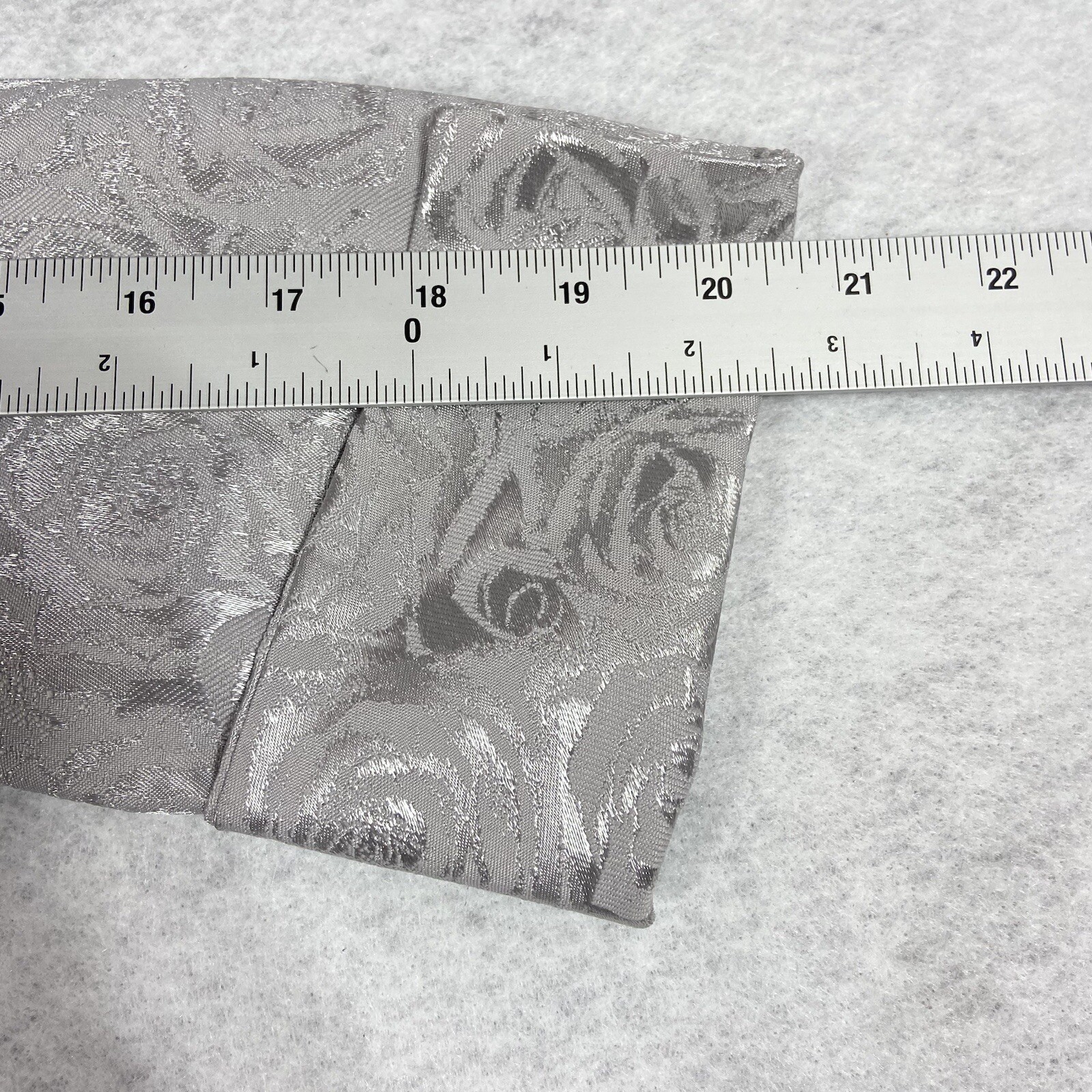 Le Suit 2PC Skirt Suit Women’s 8 Silver Double Breast Quilted Bow Shiny