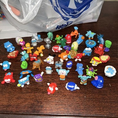 Zuru Smashers Mixed Lot of 28 Minifigure Mini Figures Sports Vehicles Dinos D3
