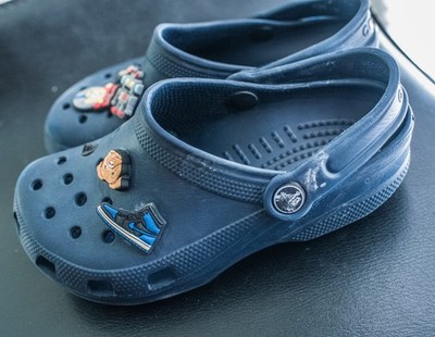 Crocs boy navy decorated rubber casual shoes Sz 2-4