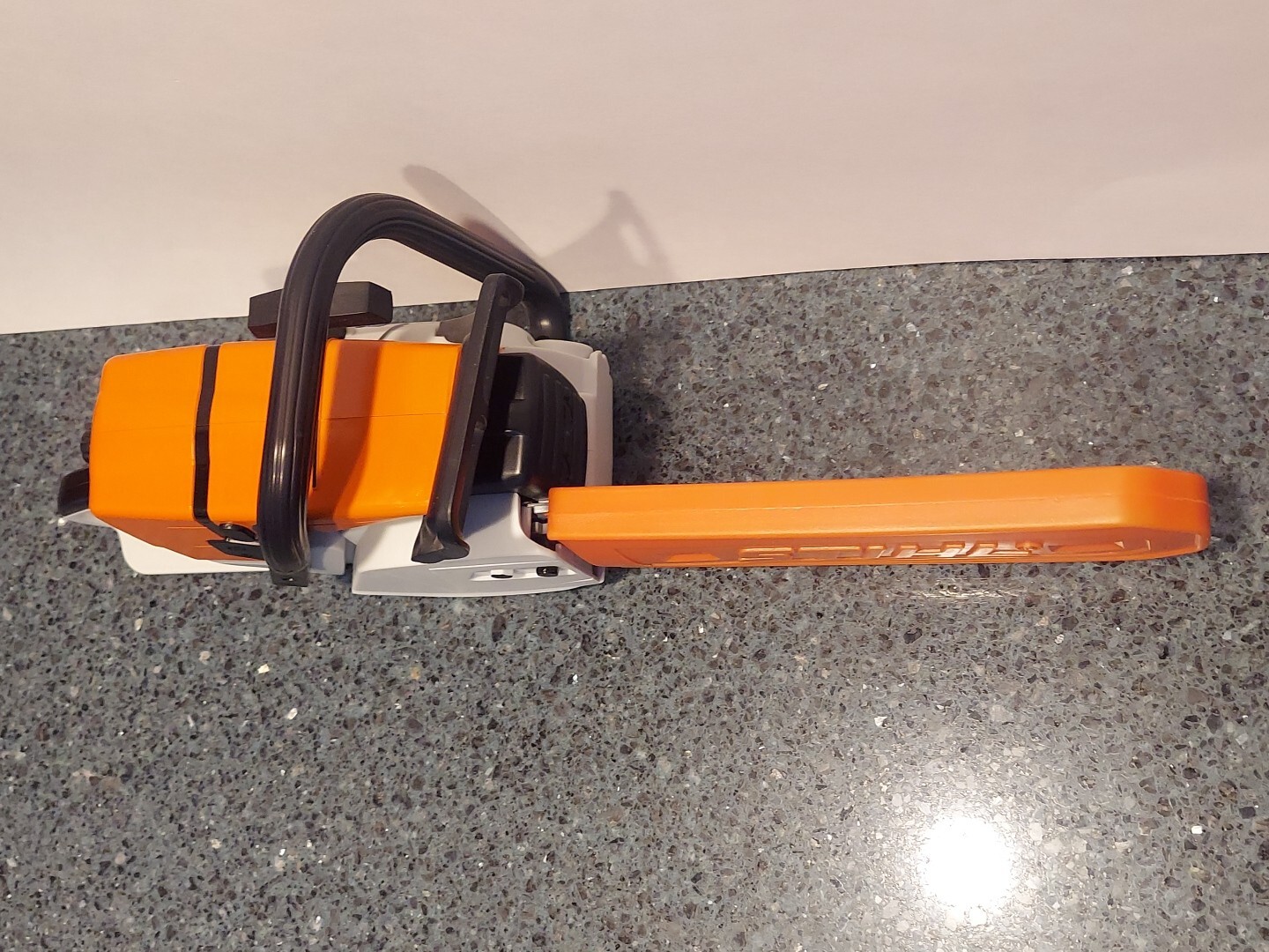 STIHL CHILDS TOY CHAINSAW WITH SOUNDS & MOVING RUBBER CHAIN AND GAURD