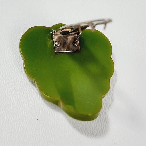 Abito vintage verde intagliato in bachelite foglia curva clip bavero  - Foto 3 di 6