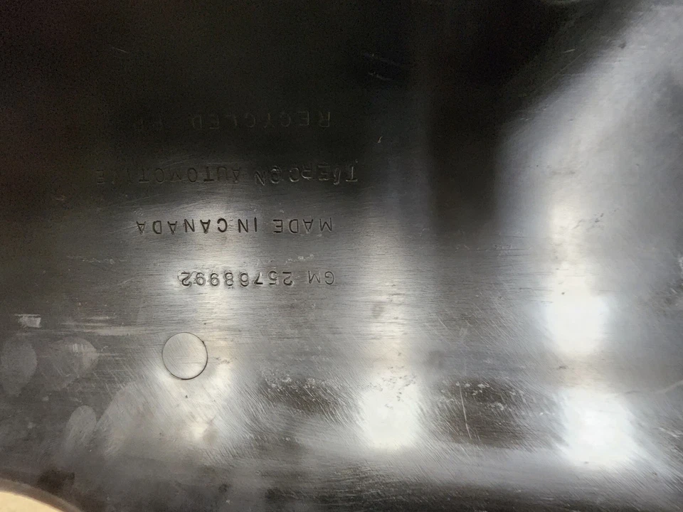 2000 2001 2002 2003 2004 2005 Cadillac Deville cubierta de apoyo del radiador 25768992 Foto 3 de 3