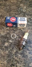 AC GM Fire Ring Spark Plug No 44 (Lot 158)