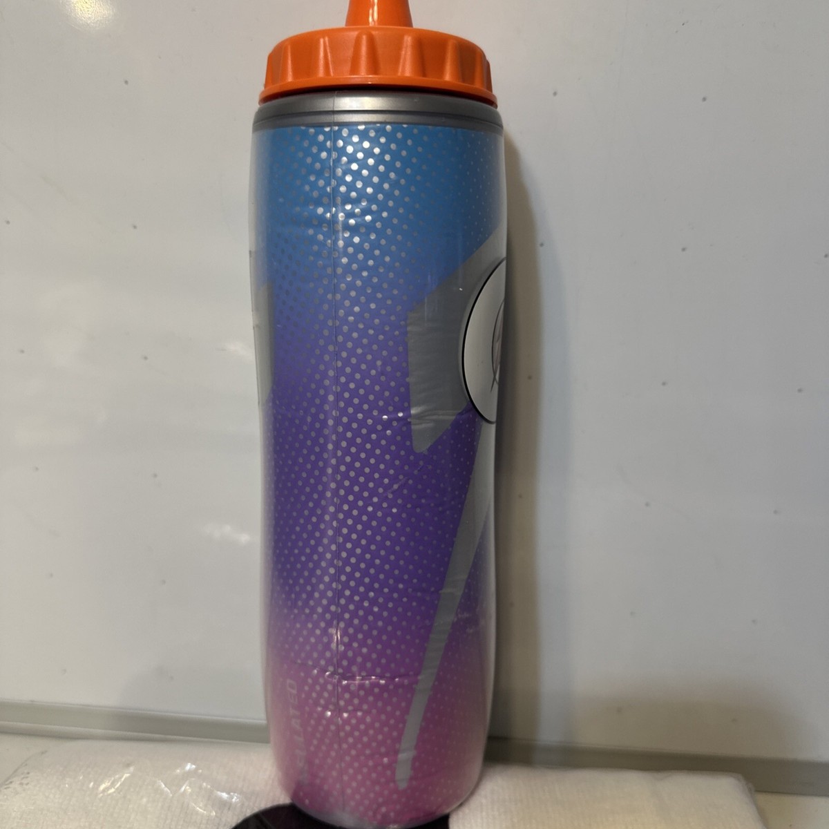 Gatorade 30 Oz GX Squeeze Water Bottle Blue Shadow Cold