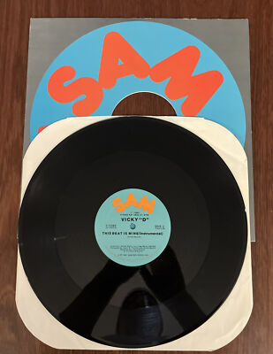 VICKY D - THIS BEAT IS MINE -  ELECTRO FUNK - SAM-1981 OG PRESS- Excellent !