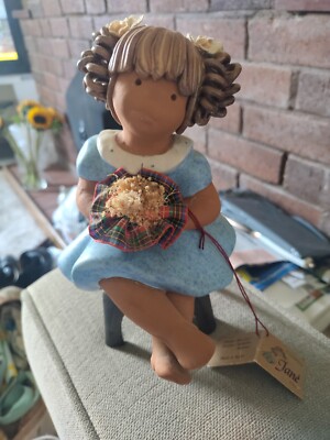 Handgefertigtes Ornament Mädchen mit Blumen