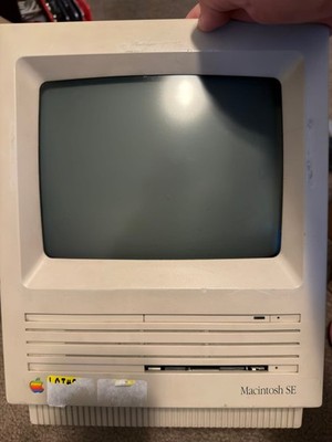 Apple Macintosh SE 1MB RAM 800K Floppy 9-inch Monochrome Vintage Computer