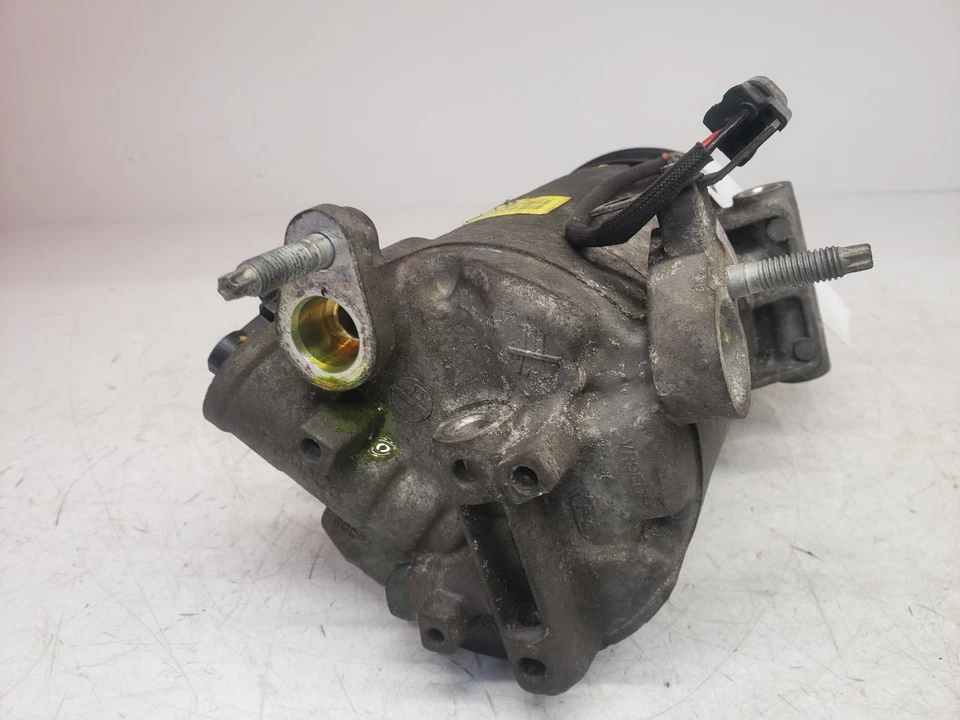 FORD FIESTA MK7 2013 AIR CON COMPRESSOR A/C PUMP 1.0L PETROL SFJA 2163335 - Image 3 of 4