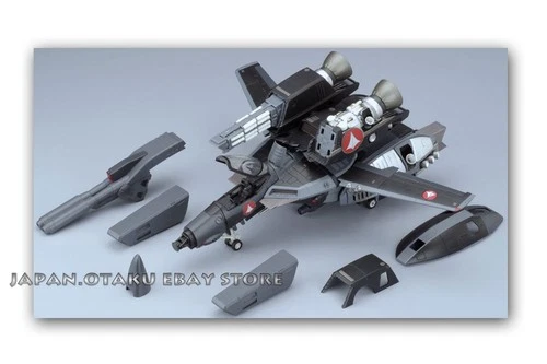 YAMATO MACROSS 1/48 VF-1J STEALTH TYPE  STRIKE VALKYRIE TRANSEFORM NEVER OPEN