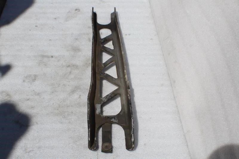 1985 1986 1987 1988 CHEVROLET CORVETTE DRIVESHAFT SUPPORT BRACKET TORQUE ARM - Image 3 of 4