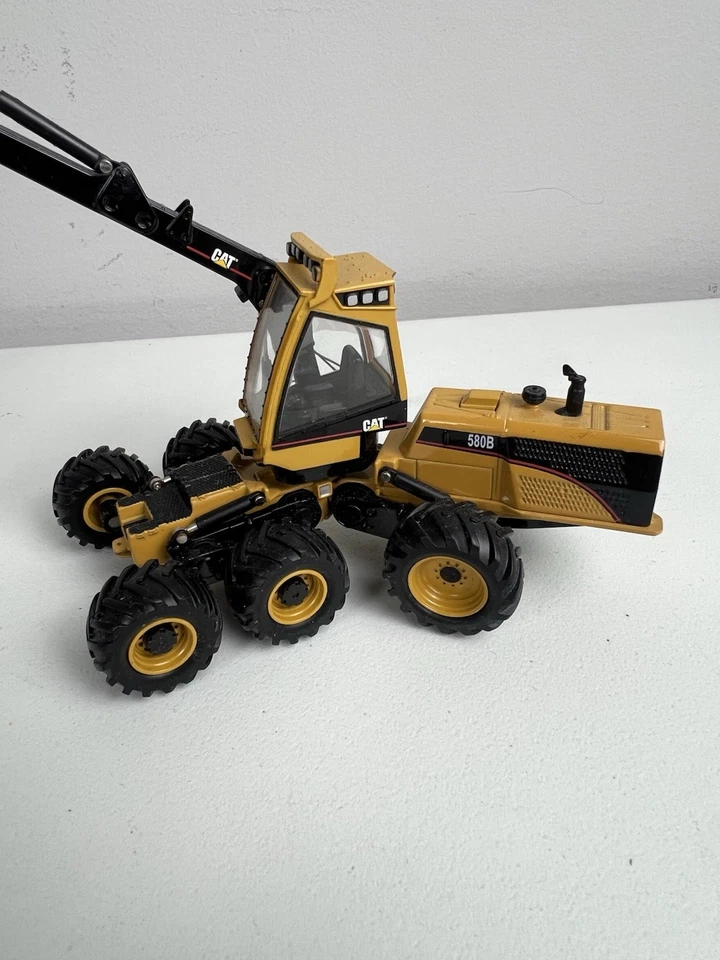 1/50 Norscot Cat 580B Harvester With HH65 Cutting Head Caterpillar No Box - Image 3 of 4