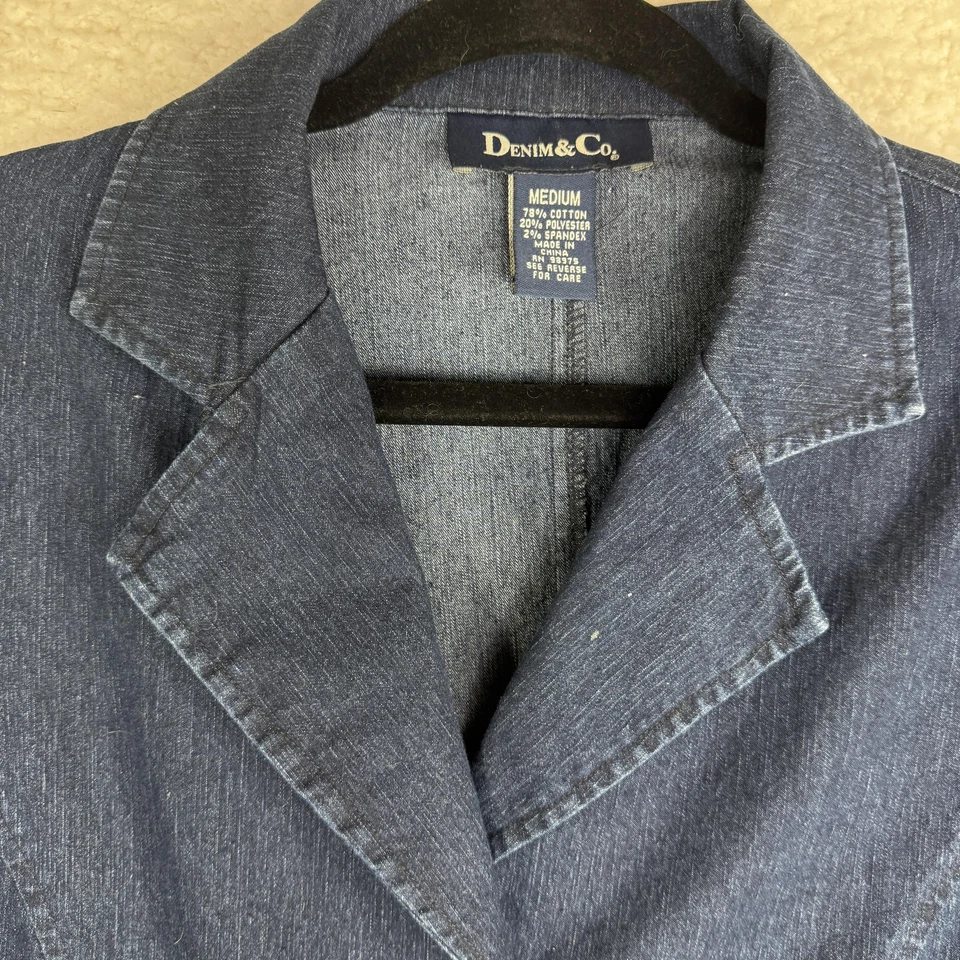 Chaqueta Denim & Co Mujer Blazer Denim Mediano 3 Botones Elastizados Parche Bolsillos Foto 3 de 4