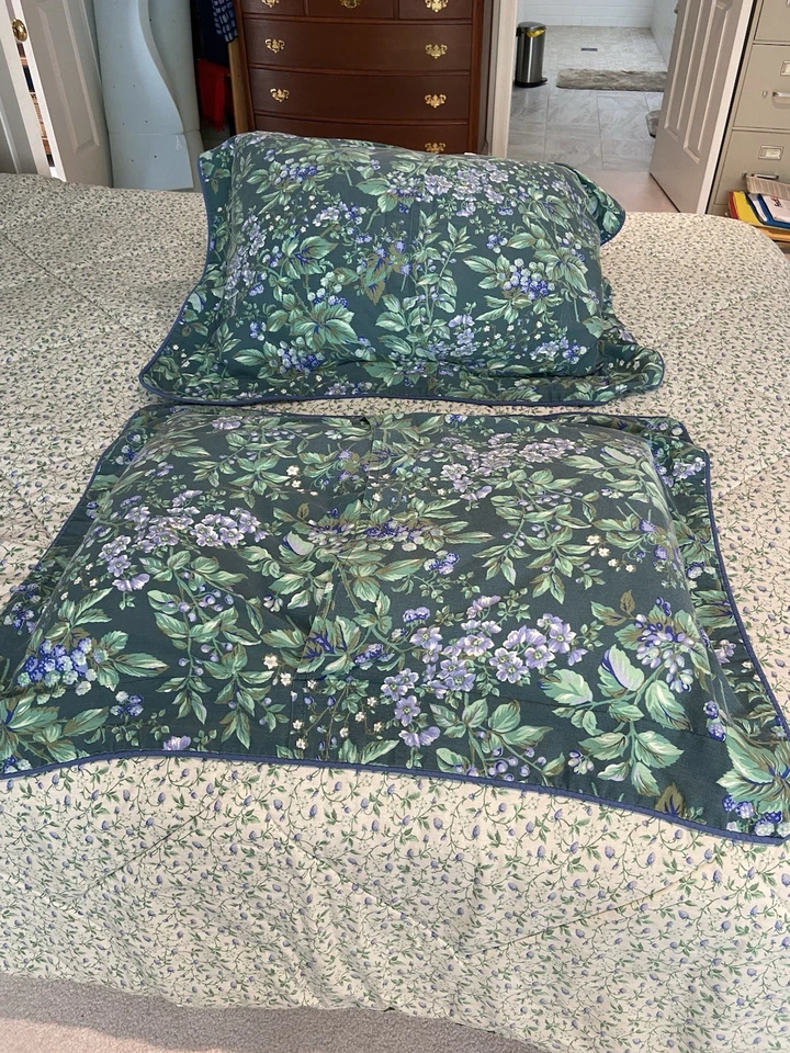 Juego de cama Laura Ashley Bramble Blue Berry de colección 2 fundas de almohada estándar 30x26" Foto 3 de 4