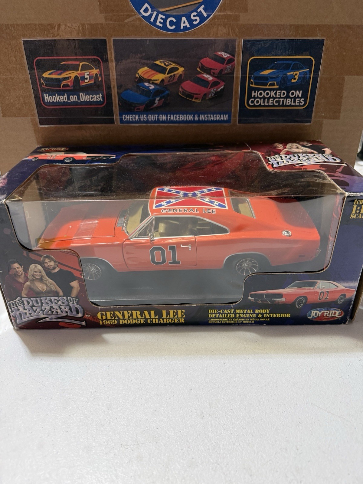 THE DUKES OF HAZZARD General Lee- 1969 DODGE CHARGER -1:18 b