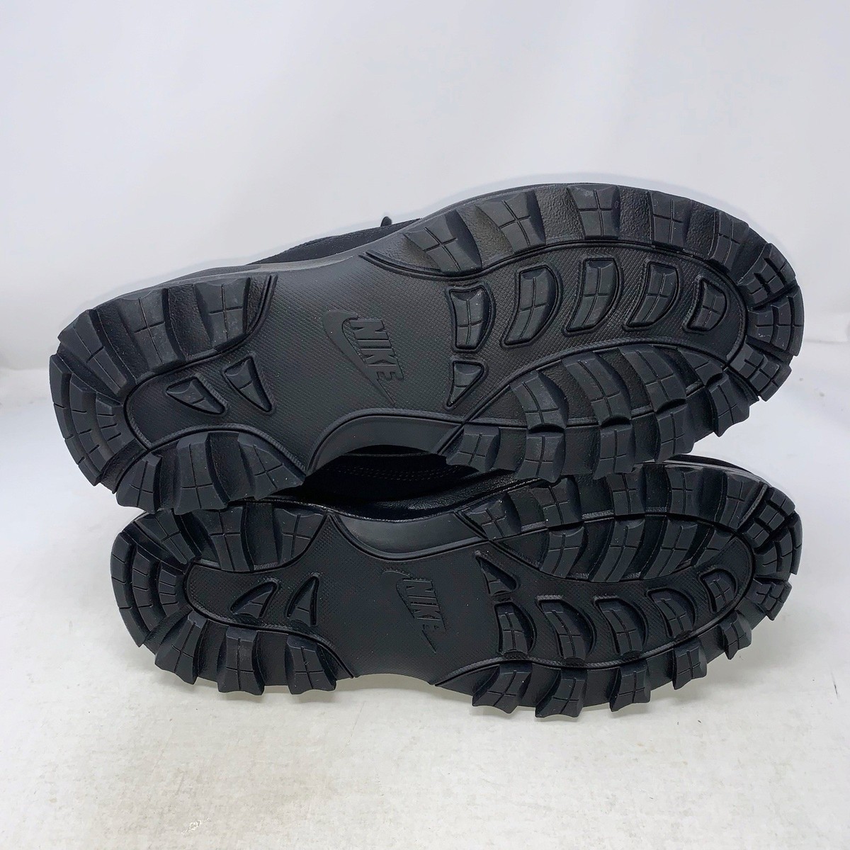 Nike Triple Black High Top Hiking Boot Manoadome 844358-003 Men\'s Size 8.5 Amazon.com | Nike Mens Manoadome Boot Black Black Black 7.5  main image 2