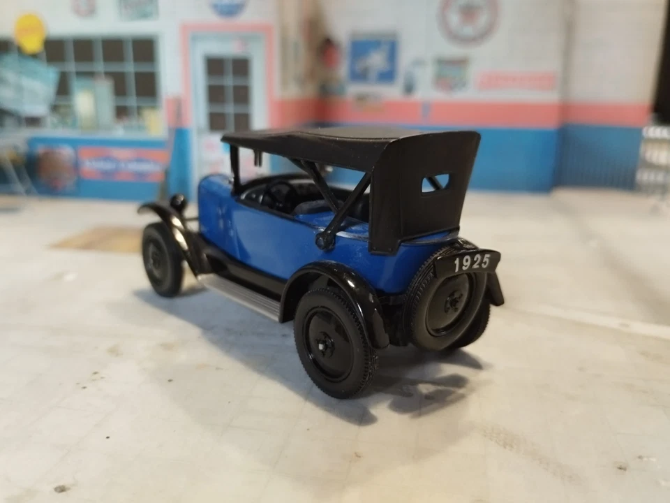 Citroen C2 Universal Hobbies 1/43 - Photo 3/4