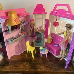 Barbie Cook ‘n Grill Restaurant Playset Folds Up