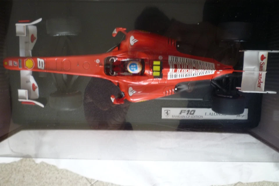 ferrari 1/18 F10 Fernando Alonso Hot Wheels - Immagine 3 di 4