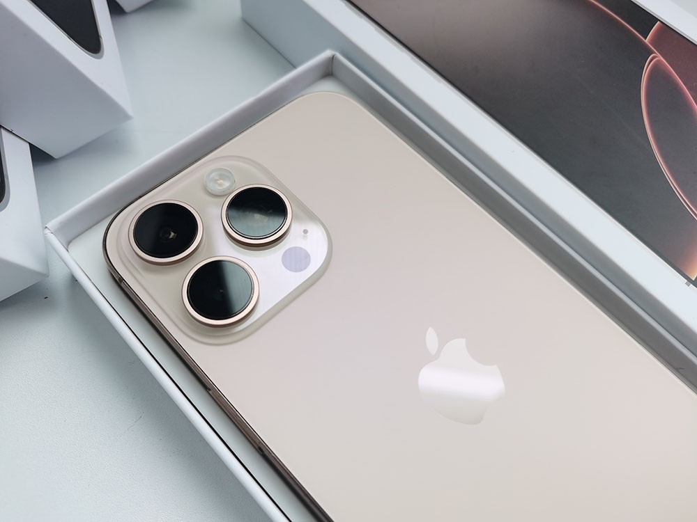 BOXED - Apple iPhone 16 Pro Max 256GB Unlocked Smartphone Gold