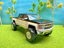 Custom Lifted Chevrolet Silverado Z71 2015 Crew Cab Trailer Hitch 1/64 Scale