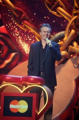 Anthony HEAD presenting an award at the 2007 Brit Awards at Earls - Old Photo