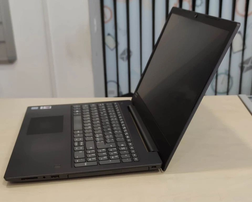 COMPUTER PORTATILE NOTEBOOK LENOVO V330-15IKB INTEL i5 8GB 25GB SSD - Immagine 2 di 4