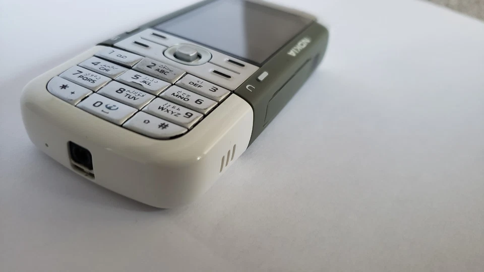 Nokia XpressMusic 5700 - Green (Unlocked) Smartphone Rare - Image 3 of 4