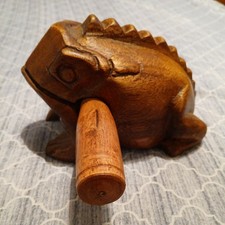 Vtg Wooden Frog Guiro Rasp Percussion Instrument Wood Croaking Frog Hand Carved