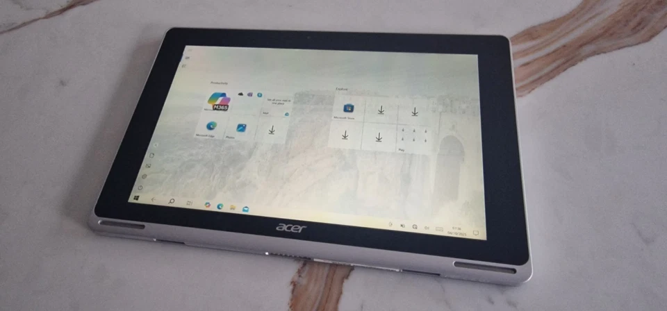 Acer Aspire Switch 10 SW5-012 10.1" Intel Atom 2 GB RAM 2 in 1 Laptop Tablet - Image 2 of 4