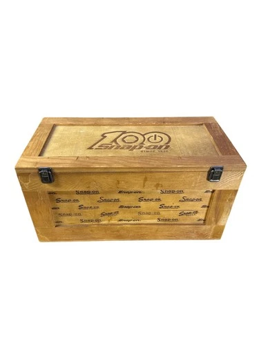 SNAP-ON 100TH ANNIVERSERY POKER SET (MI1070685)