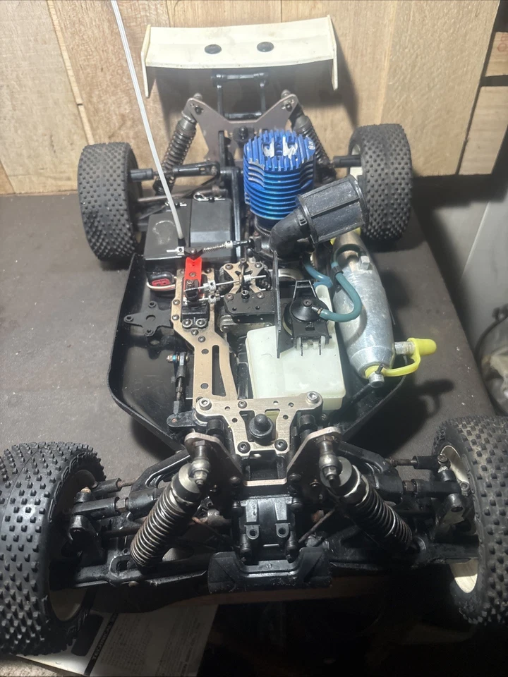 Mugen Seiki MBX5 Buggy With Sportswerks 26c Nitro Engine and Manual No Reserve - Image 2 of 4