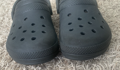 Crocs unisex, Men’s-6, Women’s-8.  Black/lined. Crocs Men main image 3