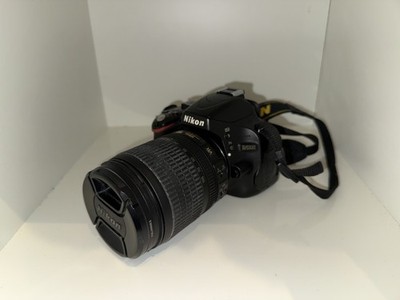 Nikon D5100 Spiegelreflexkamera mit Nikon 18-105 Objektiv + 50mm 1:1.8 G + Blitz