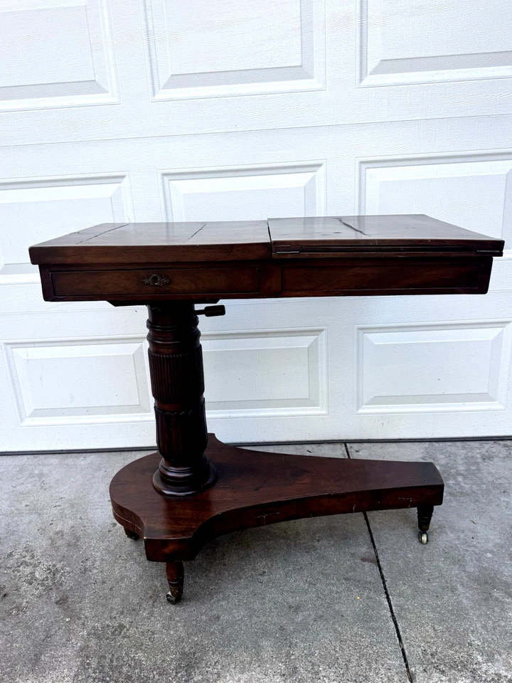 Escritorio pedestal de arquitecto articulado de caoba circa 1840 con cajón y ruedas Foto 2 de 4