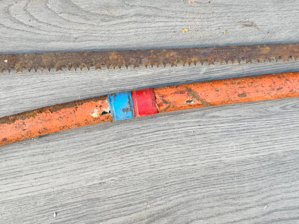 JOB LOT 2 VINTAGE METAL BOW SAWS HAND SAW FRAME TOOL GARDEN WOODWORK - Image 3 of 4