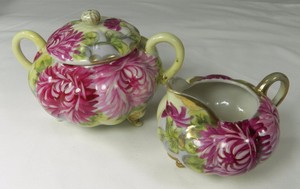 Vintage-Hand-Painted-Creamer-and-Sugar-Bowl-amp-Lid-Dark-Pink-Mums-Gold-Trim