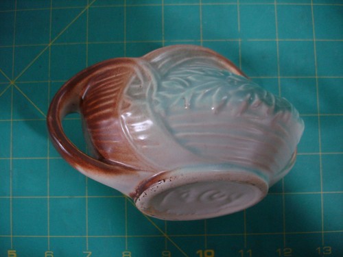 VINTAGE McCOY TWO HANDLE PLANTER/VASE GORGEOUS DISPLAY EXCELLENT CONDITION - Picture 4 of 11