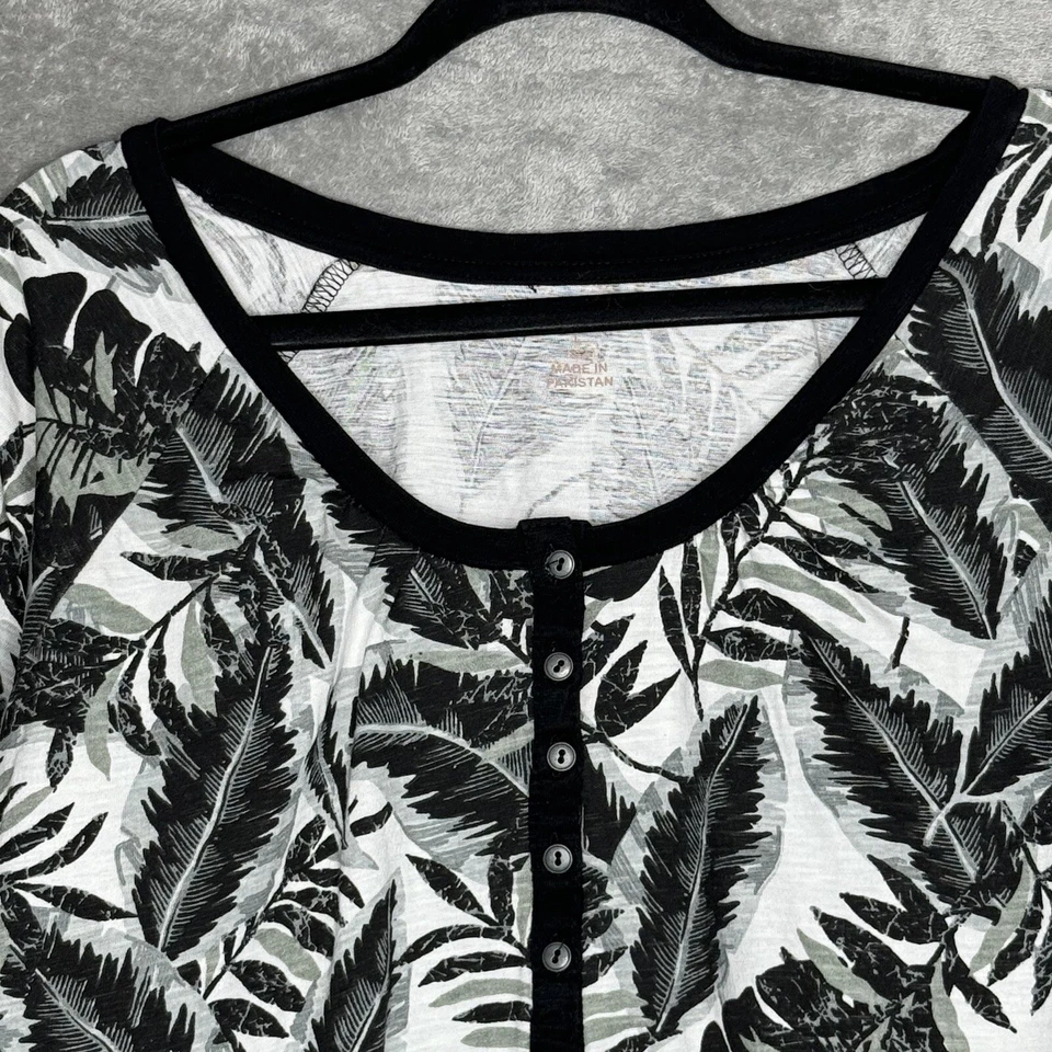 Camisa Woman Within Top 18 20 1X Negra Floral Manga Corta Cuello Redondo Henley Foto 3 de 4