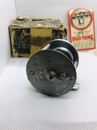 Moulinet moulé BRONSON BILTWELL JEWELLED N° 3300 PRE LEVEL WIND