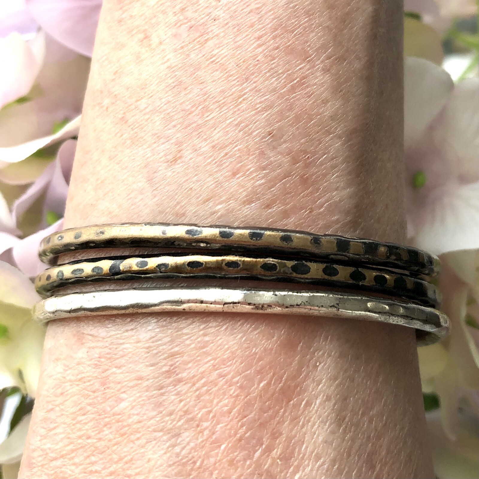 Lot Arrow Bangle Bracelets Stackable Two-Tone Pat… - image 2