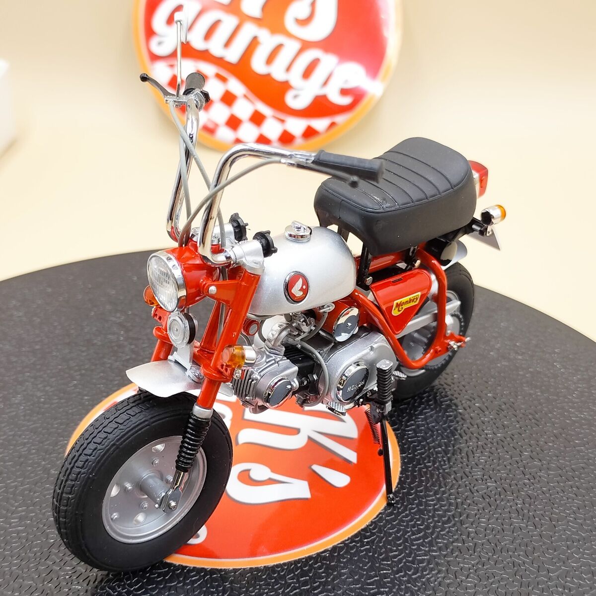 EBBRO 1/10 Honda Monkey Z50A Diecast model motorcycle bike EBBRO 1/10 Honda Monkey Z50A Diecast model motorcycle bike