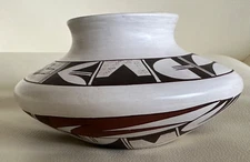 PAM NAVASIE FROG WOMAN  HOPI POT 1980'S  3.5" X 6.25" ON. BOTTOM LOGO AND PN