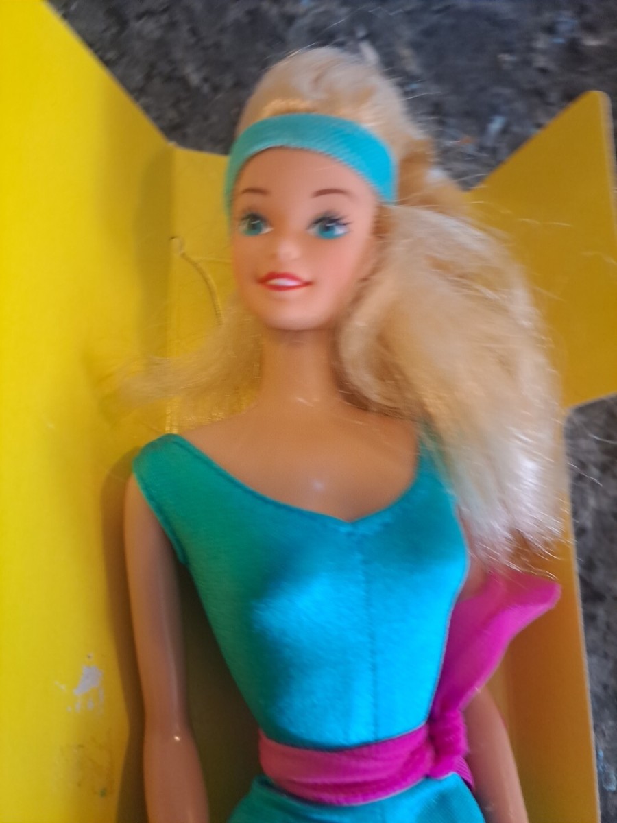Great Shape Barbie - #7025 Vintage 1983 - with original box-Near