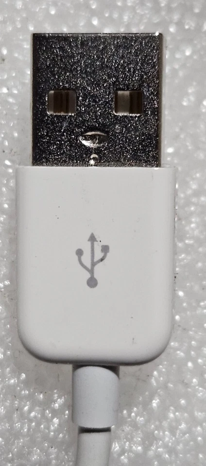 Genuine Apple iPod Phone 2G 3G 3GS 4& 4S USB Data / Sync & Charge Cable MA591G/A - Image 3 of 4