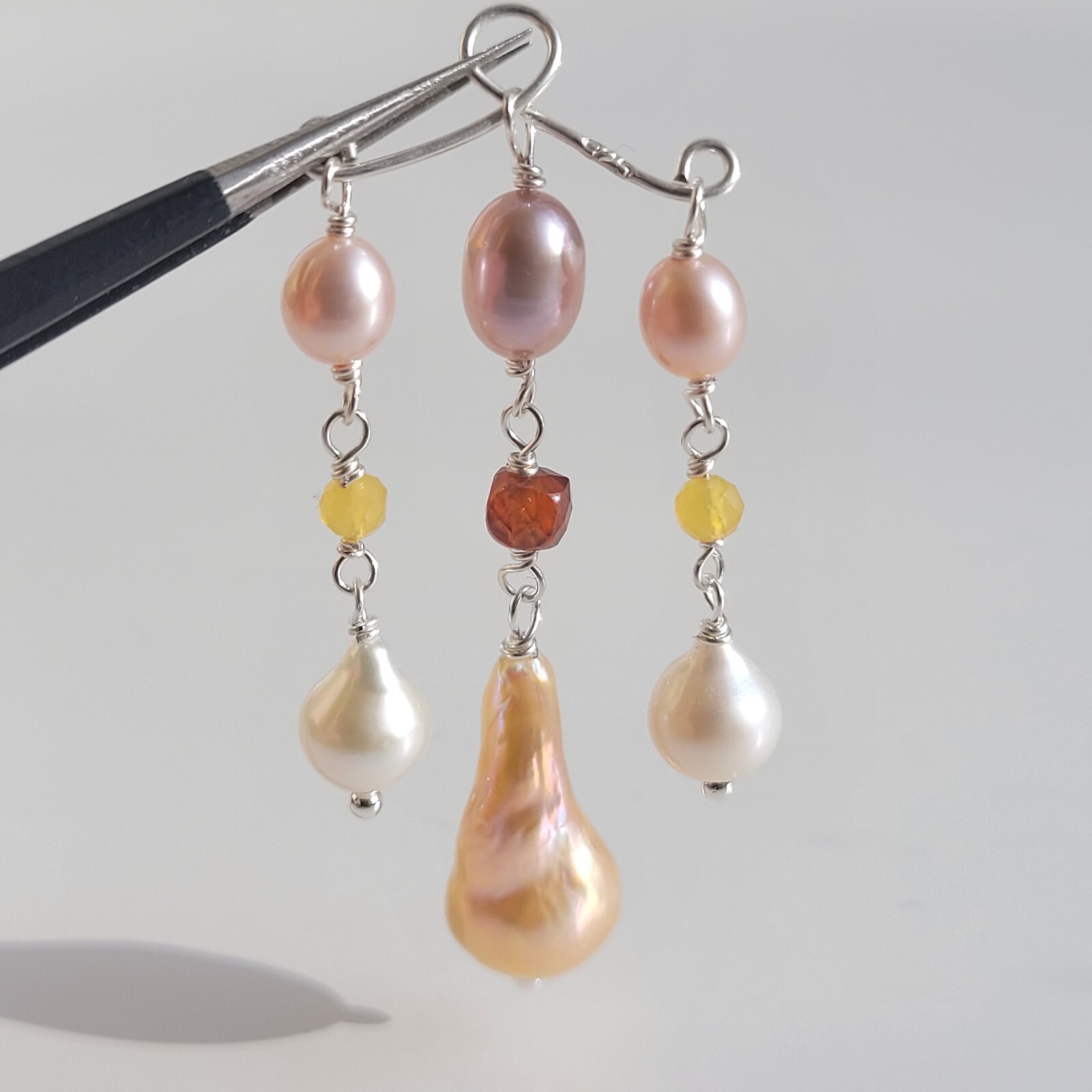 Pendentif argent perle d'eau douce baroque avec pierre précieuse opale naturelle et grenat #1412