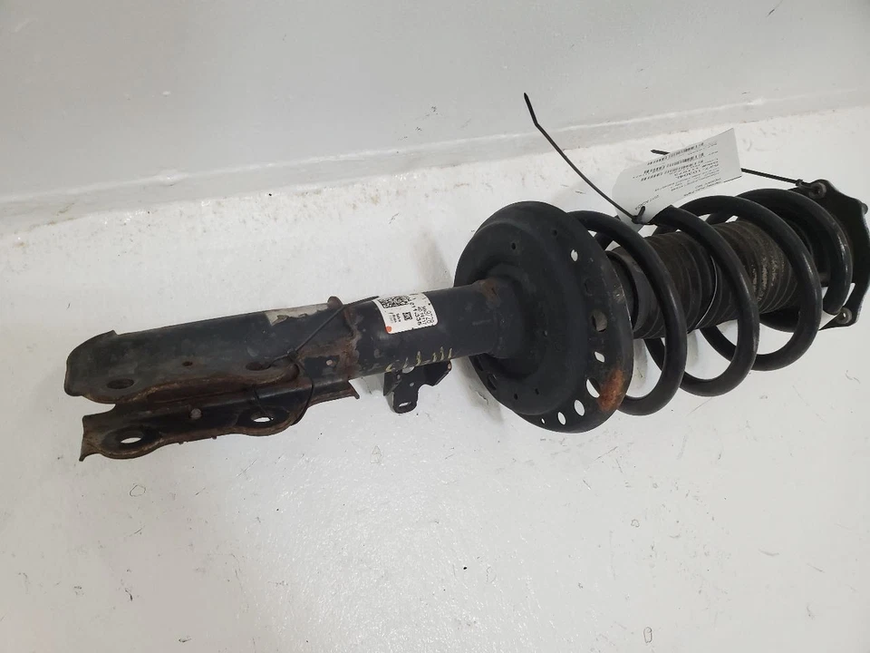 2017-2018 GMC ACADIA Driver Strut Front RH 84049728 17 18  - Изображение 2 из 4