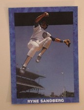 Ryne Sandberg - Chicago Cubs - Blue Border Jumping in Wrigley Field Broder Card