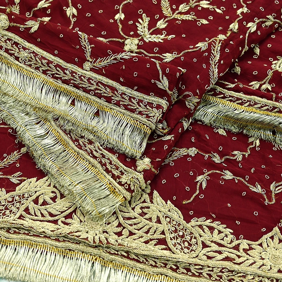 Estola de seda de gasa pura granate Dupatta nupcial pesada de colección bordada a mano Foto 3 de 4