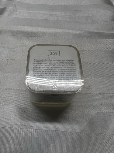 Apple iPod shuffle 4th Generation 2GB Model A1373 BRAND NEW NIB - Picture 2 of 5